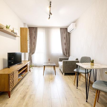 Central Point Premium + Русе Екстериор снимка